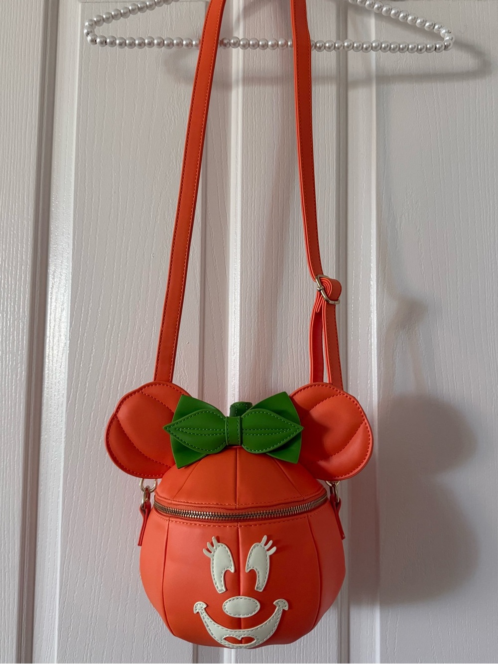 Loungefly Glow in the Dark Minnie Mouse Pumpkin Crossbody Bag - Picture 4 of 9